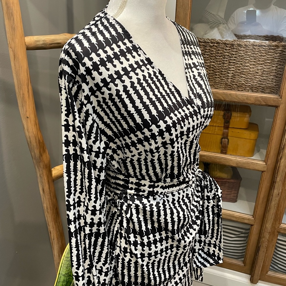 Eloquii black and white wrap